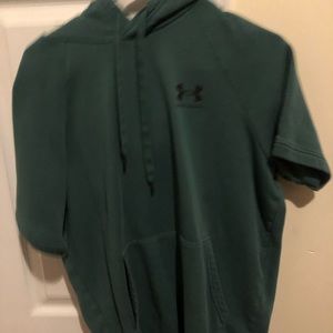 Green under armour short sleeve sweatshirt